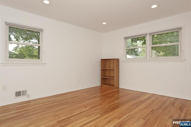 Building Photo - 253 Jeffer St