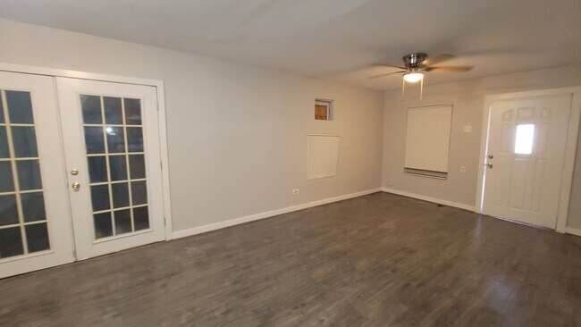 Building Photo - Recently remodeled 2 Bedroom 2 Bathroom