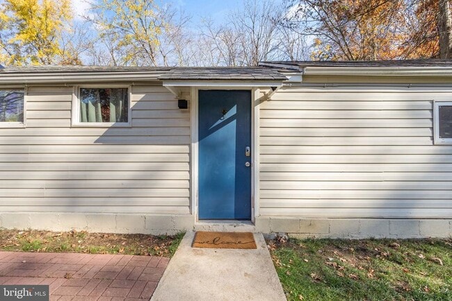 Building Photo - 2813 Woodlawn Trail