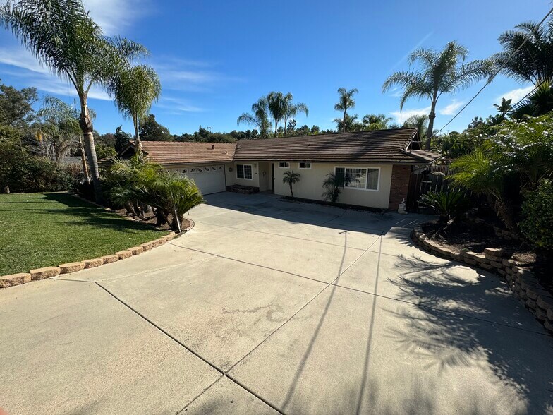Building Photo - 1725 Hillcrest Ln