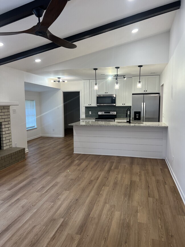 Building Photo - 626 Georgia Ave