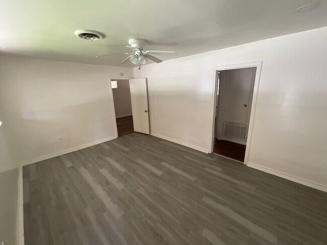Building Photo - 3612 Sykes Park Dr