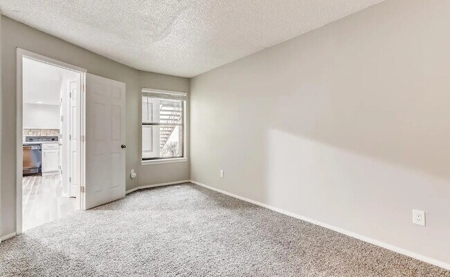 Building Photo - "Cozy 1-Bedroom Retreat with Granite Finis...