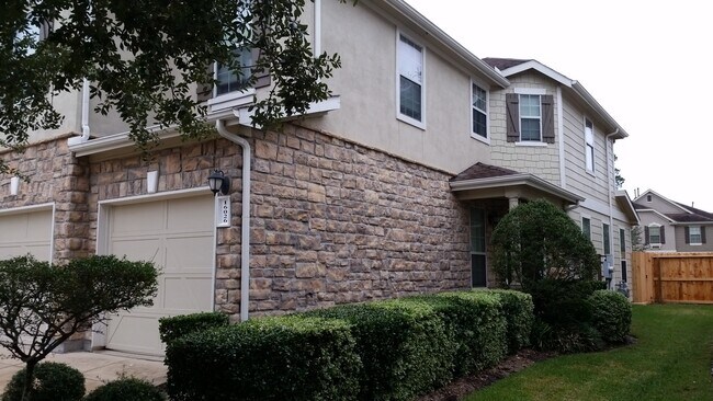 Building Photo - 16026 Summerville Lake Dr