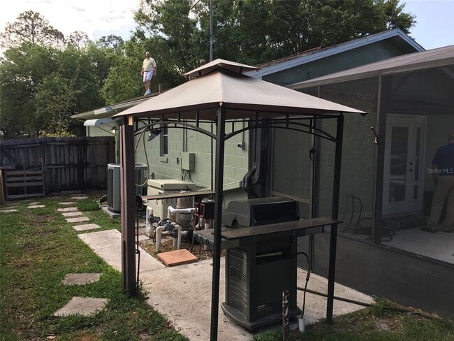 Building Photo - 1323 Sweetwood Blvd