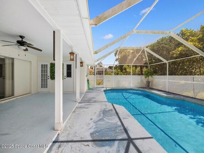 Building Photo - 1026 Blossom Dr