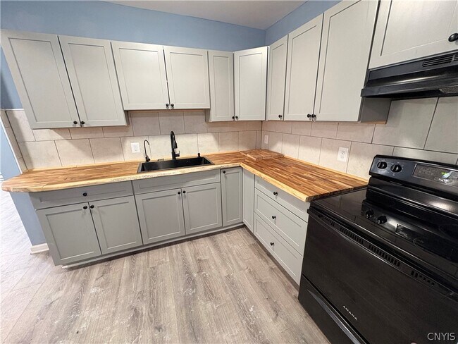 Building Photo - 11 Grove Ave