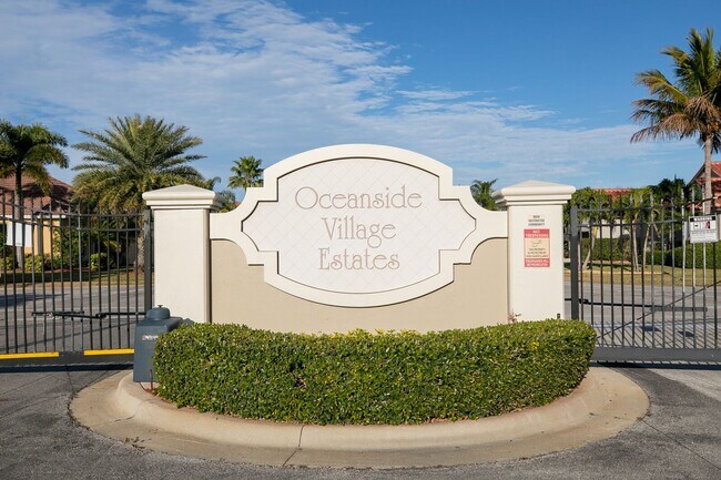 Building Photo - Luxury Living At An Affordable Price