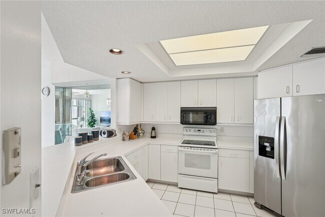 Building Photo - 260 Barefoot Beach Blvd