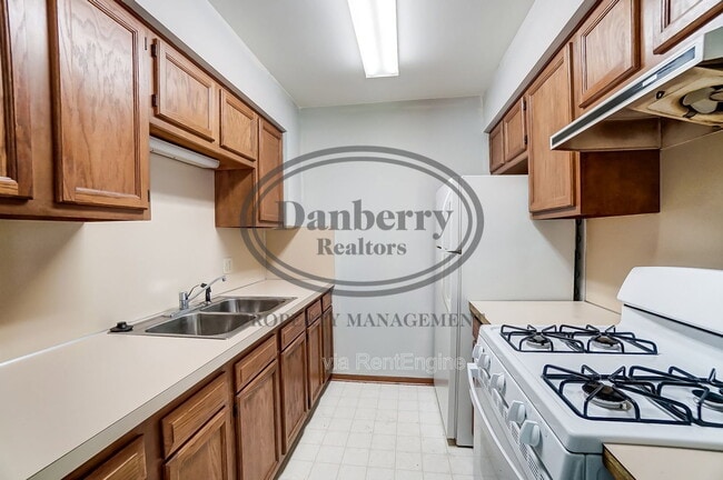 Building Photo - 3164 Kylemore Rd