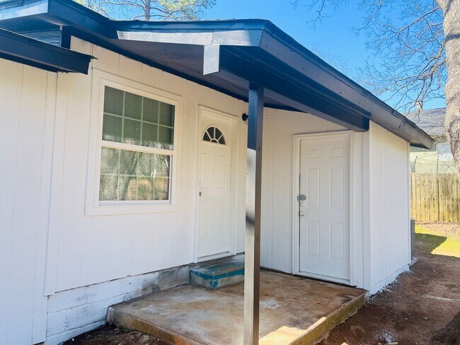 Building Photo - 129 Church Ave