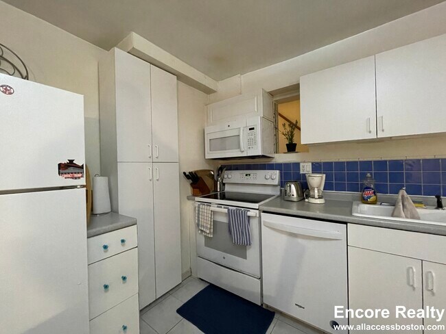 Building Photo - 56 Hobson St