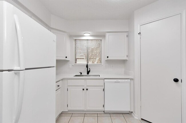 Building Photo - 1811 Eastfield Dr
