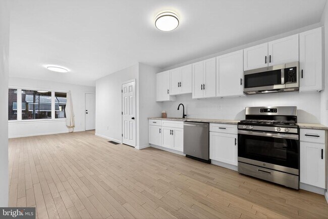 Building Photo - 2710 S Fairhill St