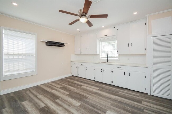 Building Photo - 3625 Sauer St