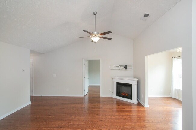 Building Photo - Single-level 2-bed, 2-bath townhome in 55+ community with pool, clubhouse, fitness center and gro...