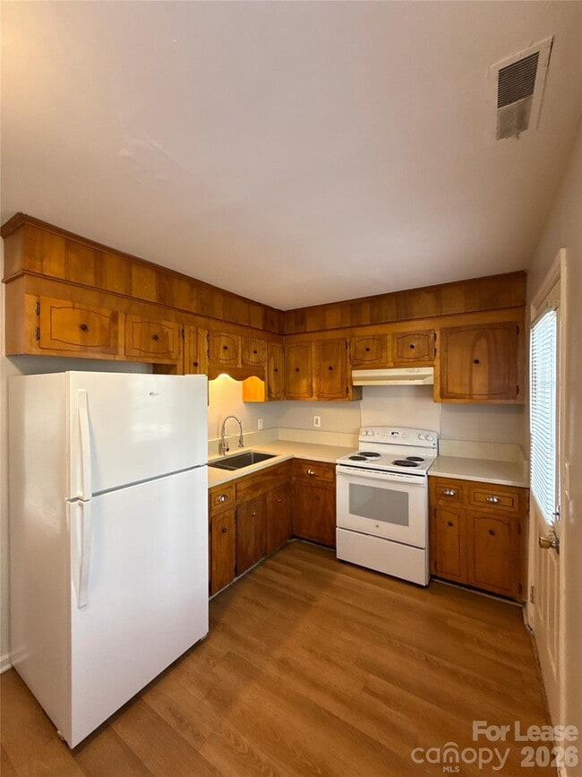 Building Photo - 409 Hawley Ave