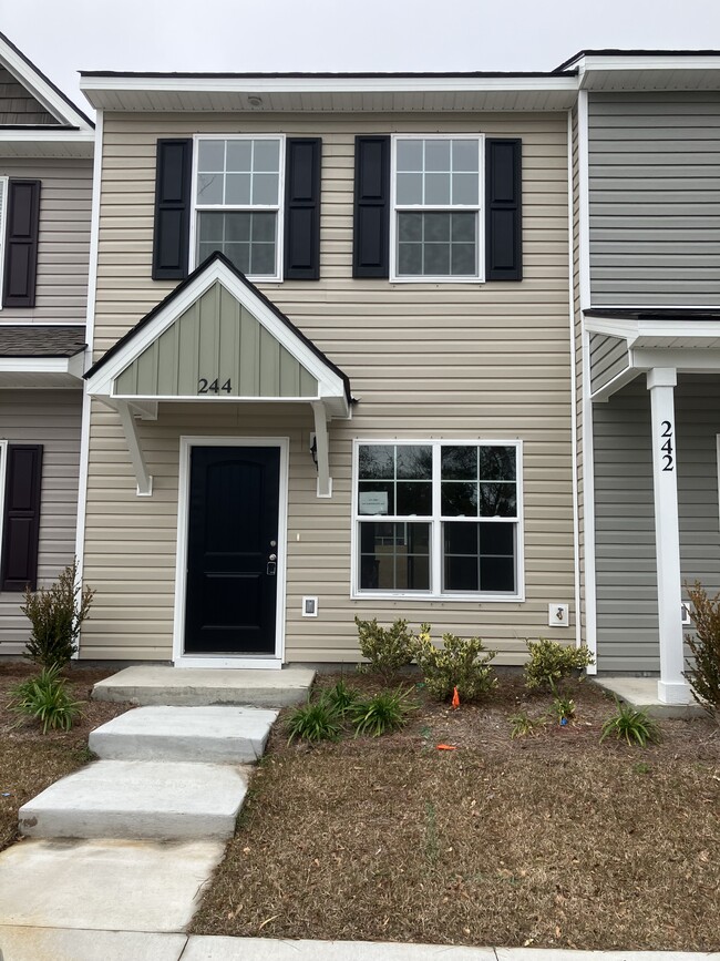 Front Town house - 244 Admiration Ave
