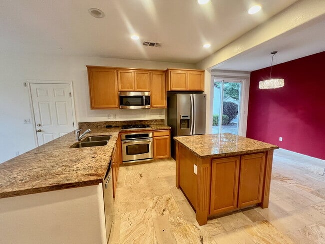 Building Photo - 668 Granite Ln