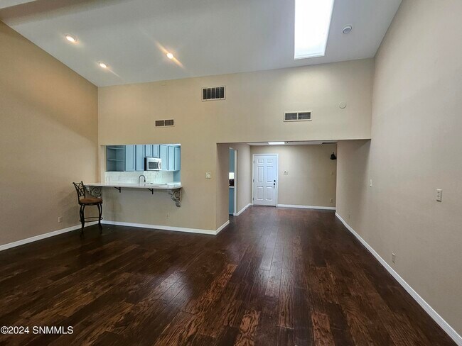 Building Photo - 905 W Conway Ave
