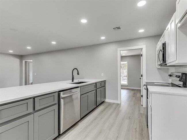 Building Photo - Look at this beautiful home! Open 7/29 fro...