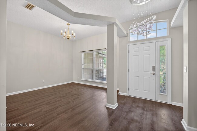 Building Photo - 648 W Johns Crk Pkwy