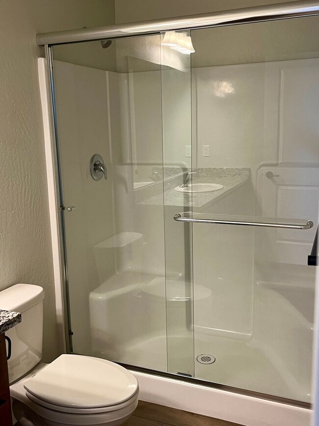 Building Photo - Newer Central Point 3 Bedroom / 2.5 Bath with views of the Table Rock