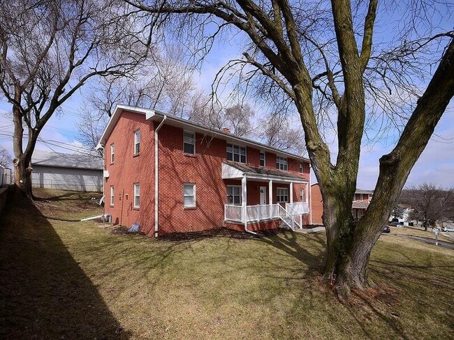 Building Photo - 3024 S 107th Ave