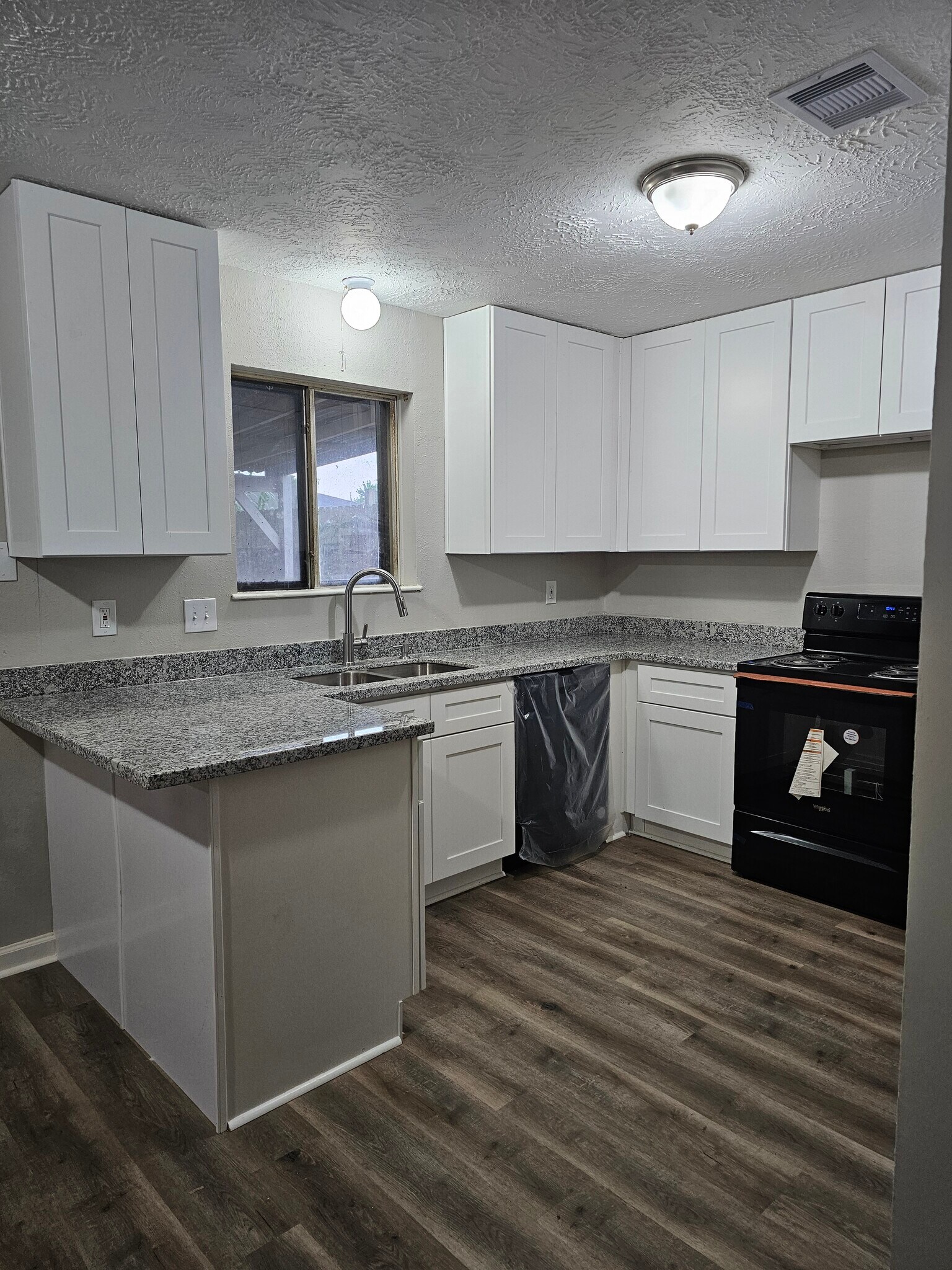 new appliances - 9806 Thrush St