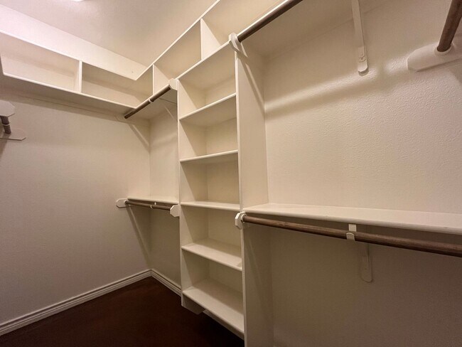 Building Photo - AVAILABLE NOW:  3 bedroom house