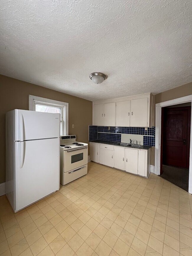 Building Photo - California Triplex