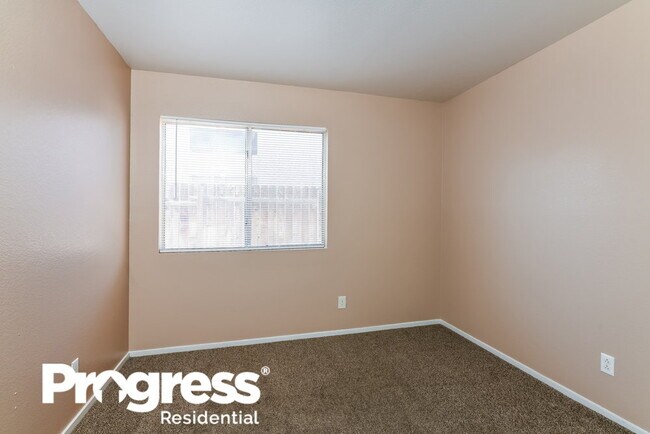 Building Photo - 327 Yarnell Dr