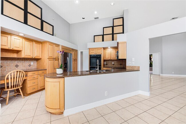 Building Photo - 1256 Manor Dr S