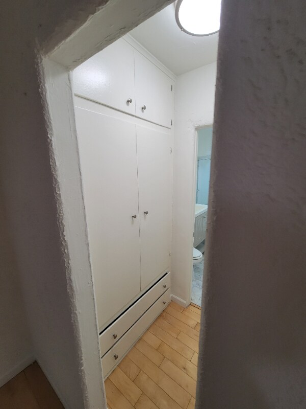 Building Photo - 485 S Roxbury Dr