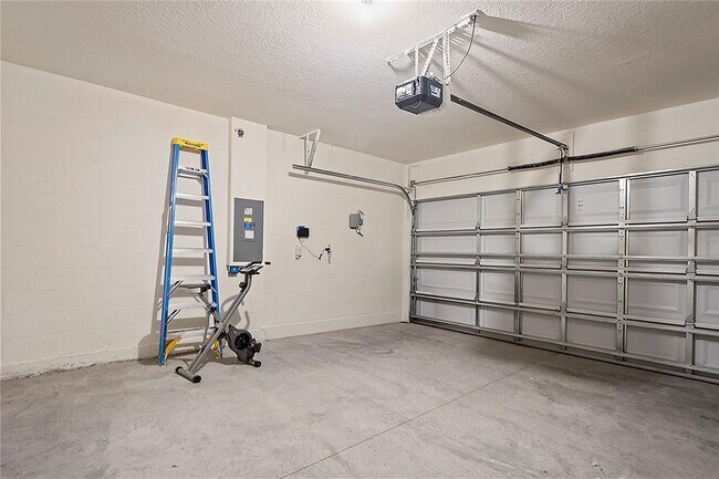 Building Photo - 5675 Chorleywood Ln