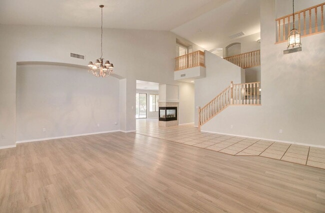 Building Photo - 2026 E County Down Dr