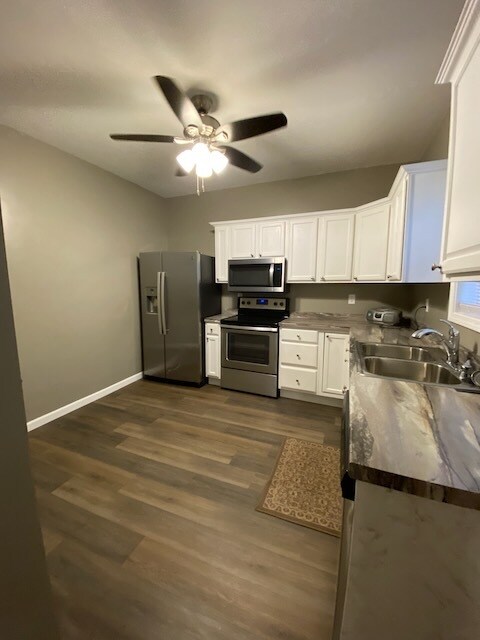 Kitchen - 624 E Maryland St