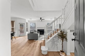 Building Photo - 7 S Avonlea Cir