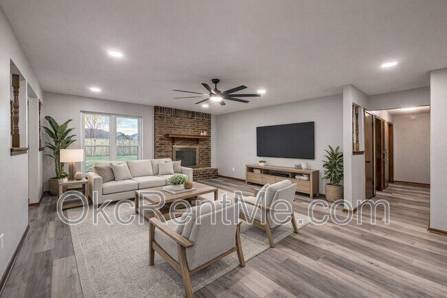 Building Photo - 1104 Spruce Dr