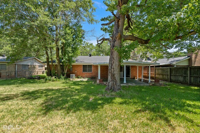 Building Photo - 321 Tallow Ln