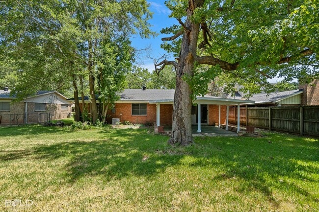 Building Photo - BEAUTIFUL 3 BEDROOM 2 BATH IN SPRINGLAKE, UNIVERSITY TERRANCE NEIGHBORHOOD