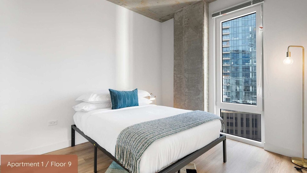 Building Photo - 853 W Blackhawk St