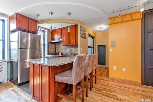 Building Photo - 83-40 Austin St