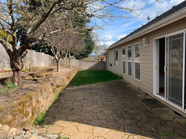 Building Photo - 2895 Vintage Ave SE