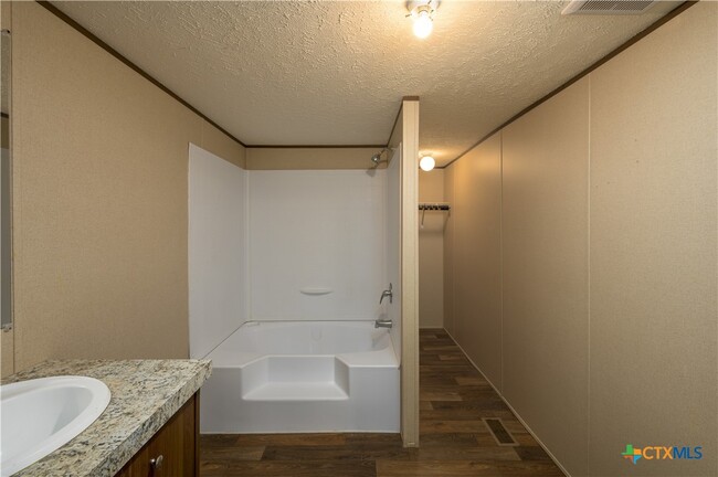 Building Photo - 910 Ashwood Dr