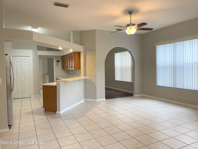 Building Photo - 7016 Hammock Trace Dr