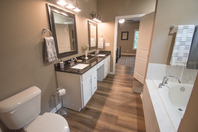 Building Photo - Fall in Love with this home!!!