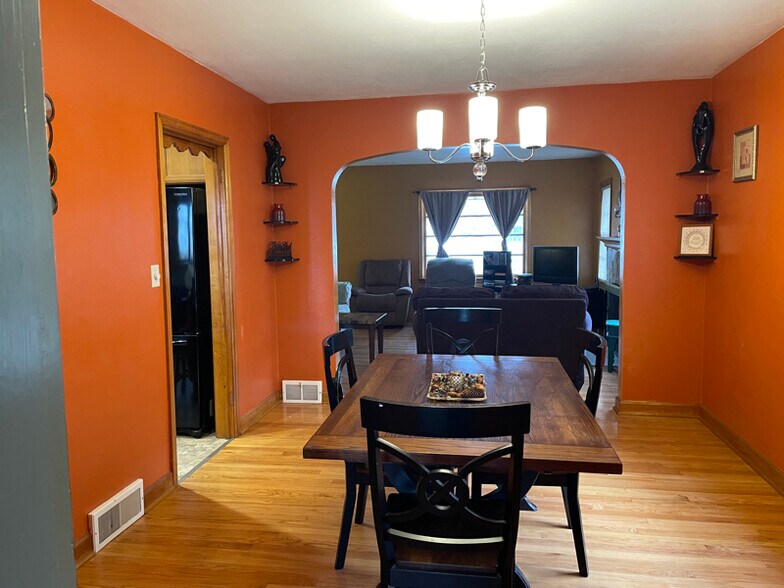 Building Photo - 1122 Luther Ave