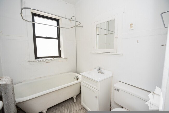 Building Photo - 2610 W Gunnison St