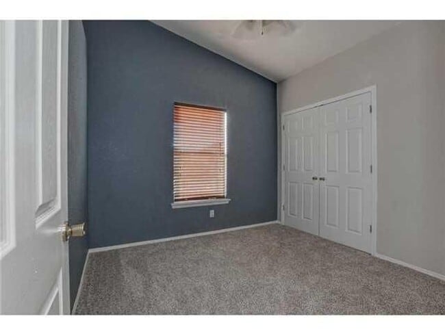Building Photo - Amazing 3 bedroom 2 bath home is West El Paso!
